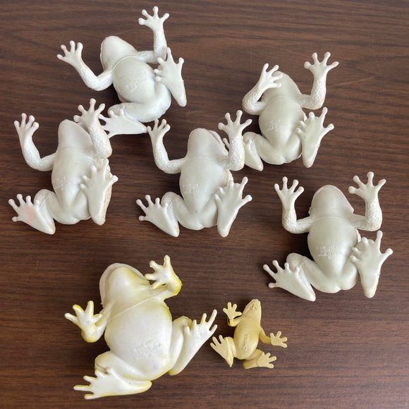 Vintage 1998 Frog Toys - Picture 6 of 6